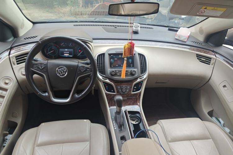 Used Buick LaCrosse 2013 2.4L SIDI Leading Comfort Version Center Console