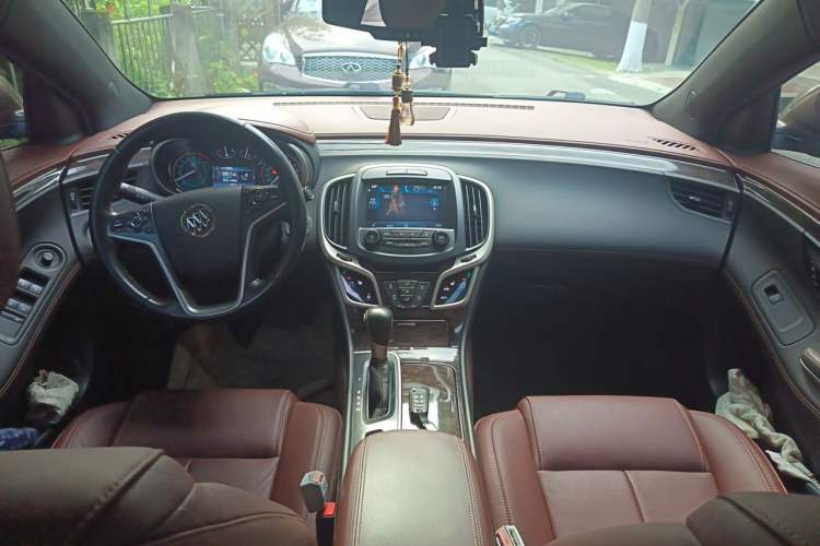 Used Buick LaCrosse 2013 2.4L SIDI Elite Comfort Version Center Console