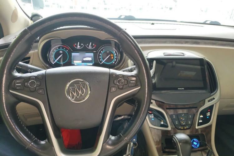 Used Buick LaCrosse 2013 2.4L SIDI Leading Comfort Version Center Console