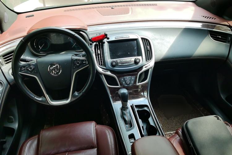 Used Buick LaCrosse 2013 2.4L SIDI Elite Comfort Version Center Console