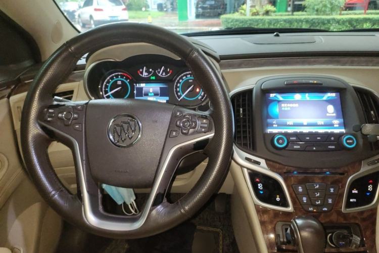 Used Buick LaCrosse 2013 2.4L SIDI Leading Comfort Version Center Console