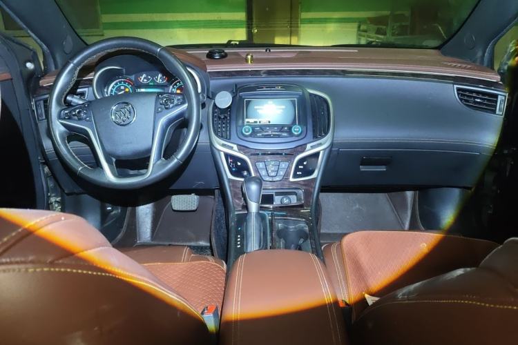 Used Buick LaCrosse 2013 2.4L SIDI Elite Comfort Version Center Console