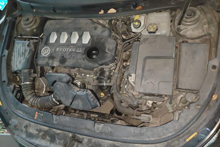 Used Buick LaCrosse 2013 2.4L SIDI Leading Comfort Version Engine Bay