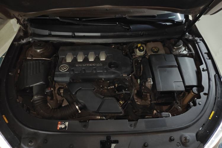 Used Buick LaCrosse 2013 2.4L SIDI Elite Comfort Version Engine Bay