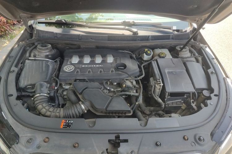 Used Buick LaCrosse 2013 2.4L SIDI Leading Comfort Version Engine Bay