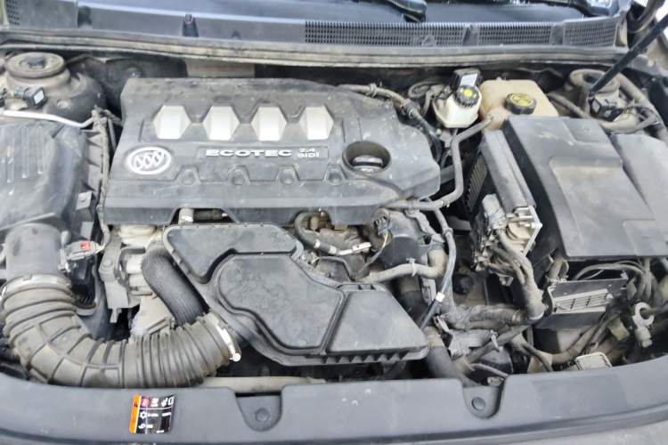Used Buick LaCrosse 2013 2.4L SIDI Luxury Comfort Edition Engine Bay