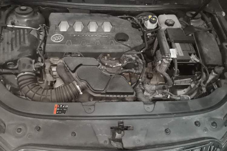 Used Buick LaCrosse 2013 2.4L SIDI Elite Comfort Version Engine Bay