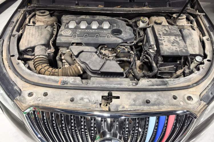 Used Buick LaCrosse 2013 2.4L SIDI Elite Comfort Version Engine Bay
