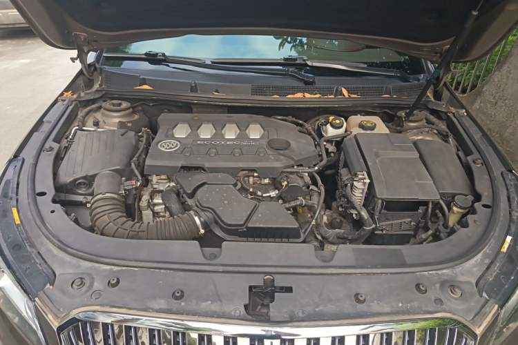 Used Buick LaCrosse 2013 2.4L SIDI Elite Comfort Version Engine Bay