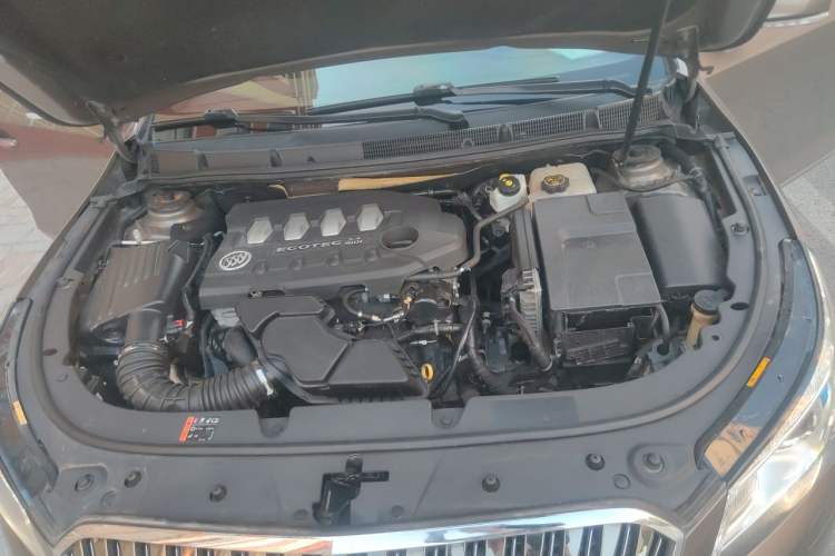 Used Buick LaCrosse 2013 2.4L SIDI Elite Comfort Version Engine Bay