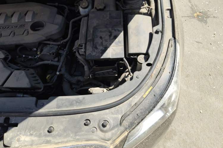 Used Buick LaCrosse 2013 2.4L SIDI Elite Comfort Version Engine Bay Left