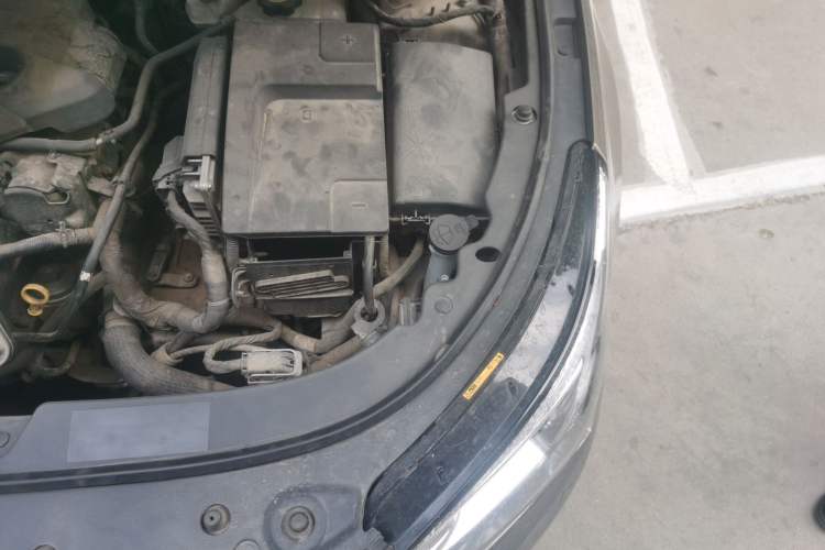Used Buick LaCrosse 2013 2.4L SIDI Elite Comfort Version Engine Bay Left