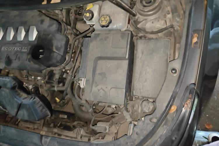 Used Buick LaCrosse 2013 2.4L SIDI Leading Comfort Version Engine Bay Left