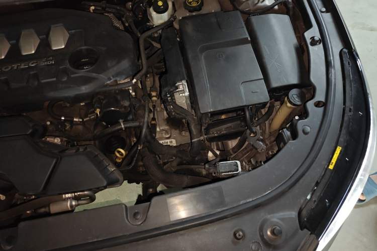 Used Buick LaCrosse 2013 2.4L SIDI Elite Comfort Version Engine Bay Left