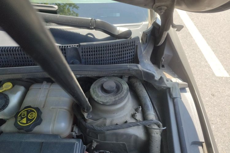 Used Buick LaCrosse 2013 2.4L SIDI Leading Comfort Version Engine Bay Left