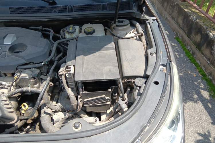Used Buick LaCrosse 2013 2.4L SIDI Elite Comfort Version Engine Bay Left