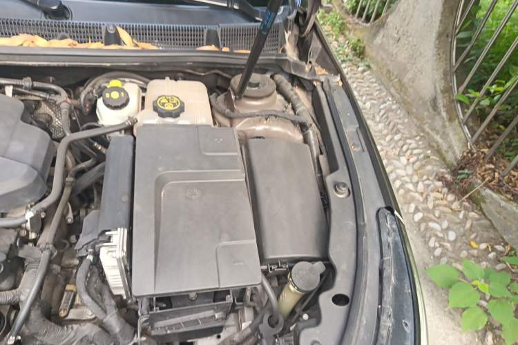 Used Buick LaCrosse 2013 2.4L SIDI Elite Comfort Version Engine Bay Left