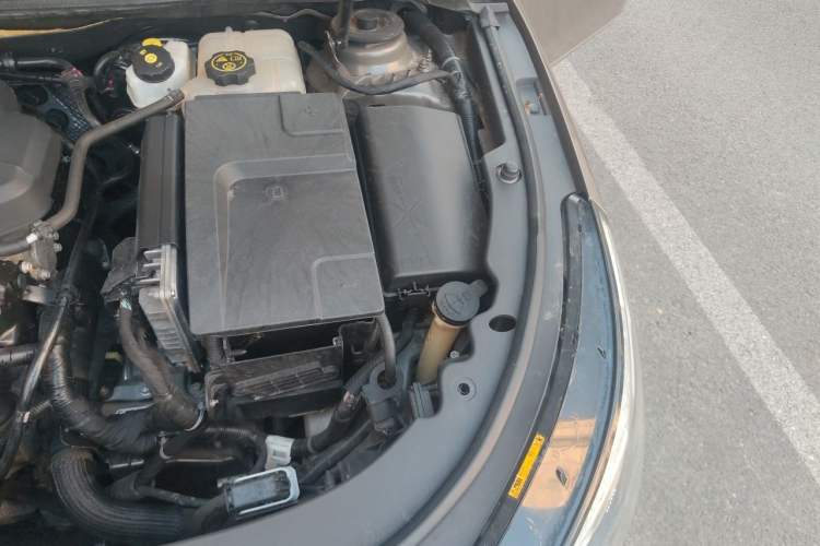 Used Buick LaCrosse 2013 2.4L SIDI Elite Comfort Version Engine Bay Left