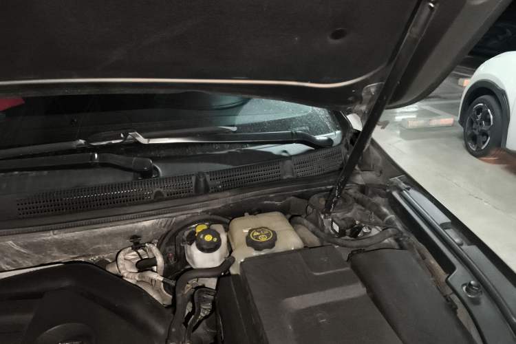 Used Buick LaCrosse 2013 2.0T SIDI Smart Luxury Flagship Edition Engine Bay Left