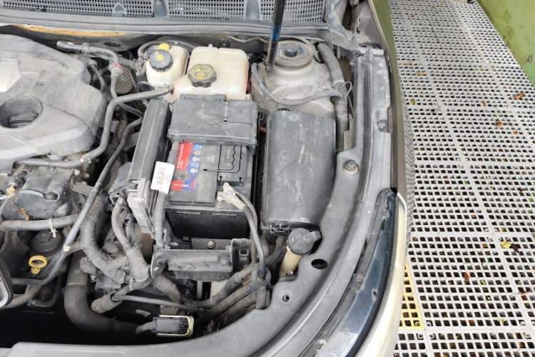 Used Buick LaCrosse 2013 2.4L SIDI Leading Comfort Version Engine Bay Left