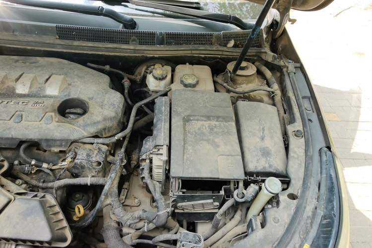 Used Buick LaCrosse 2013 2.4L SIDI Elite Comfort Version Engine Bay Left