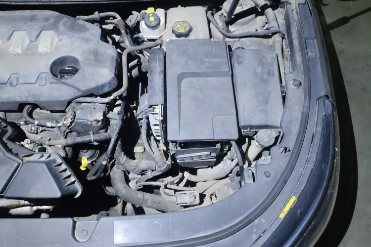 Used Buick LaCrosse 2013 2.4L SIDI Elite Comfort Version Engine Bay Left