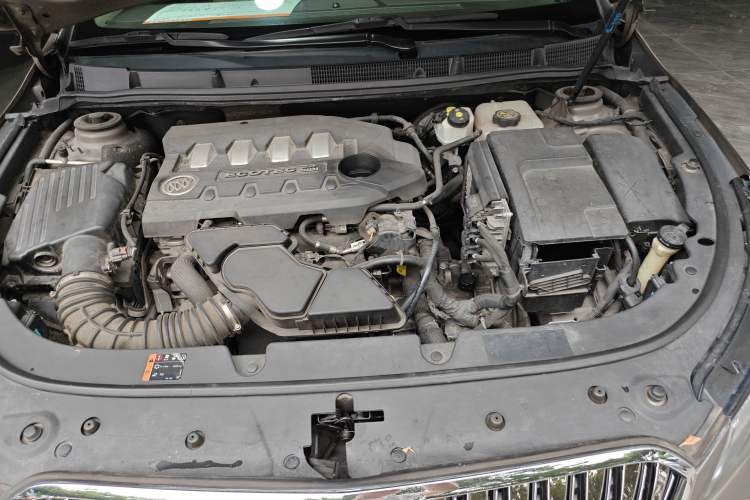 Used Buick LaCrosse 2013 2.4L SIDI Leading Comfort Version Engine Bay