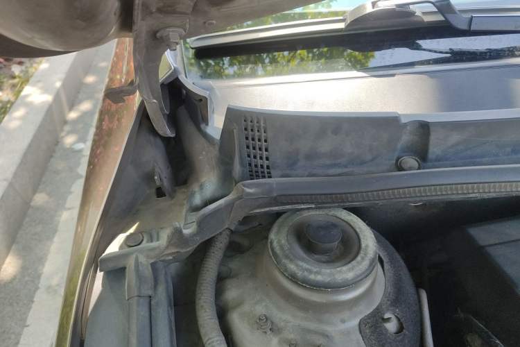 Used Buick LaCrosse 2013 2.4L SIDI Leading Comfort Version Engine Bay Right