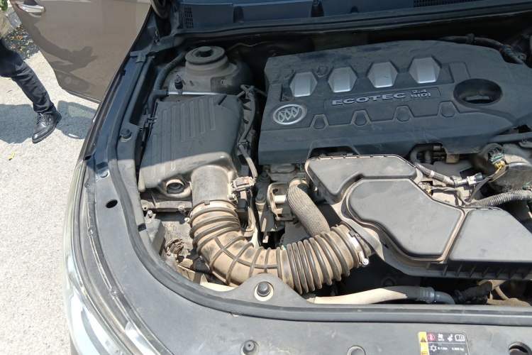 Used Buick LaCrosse 2013 2.4L SIDI Elite Comfort Version Engine Bay Right