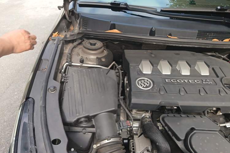 Used Buick LaCrosse 2013 2.4L SIDI Elite Comfort Version Engine Bay Right