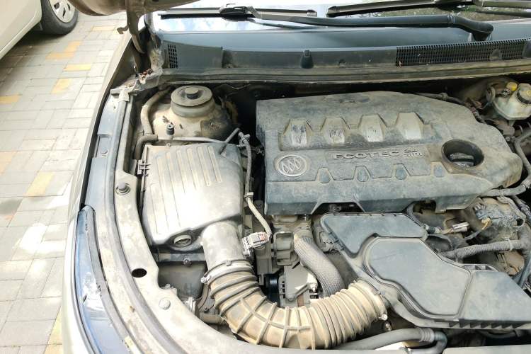 Used Buick LaCrosse 2013 2.4L SIDI Elite Comfort Version Engine Bay Right
