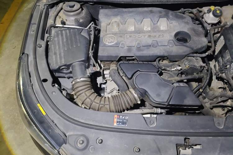 Used Buick LaCrosse 2013 2.4L SIDI Elite Comfort Version Engine Bay Right