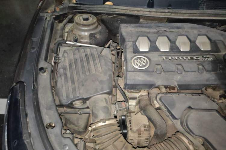 Used Buick LaCrosse 2013 2.4L SIDI Elite Comfort Version Engine Bay Right