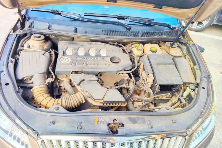 Used Buick LaCrosse 2013 2.4L SIDI Elite Comfort Version Engine Bay