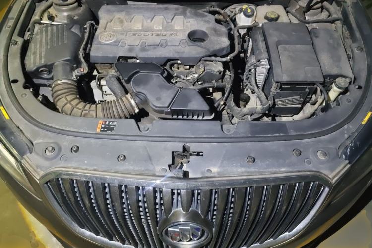 Used Buick LaCrosse 2013 2.4L SIDI Elite Comfort Version Engine Bay