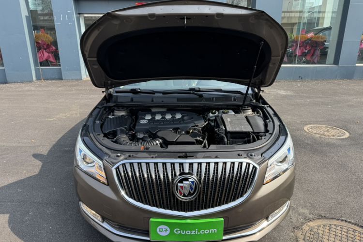 Used Buick LaCrosse 2013 2.4L SIDI Leading Comfort Version Engine Bay