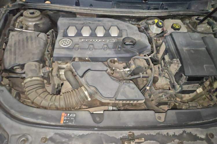 Used Buick LaCrosse 2013 2.4L SIDI Elite Comfort Version Engine Bay