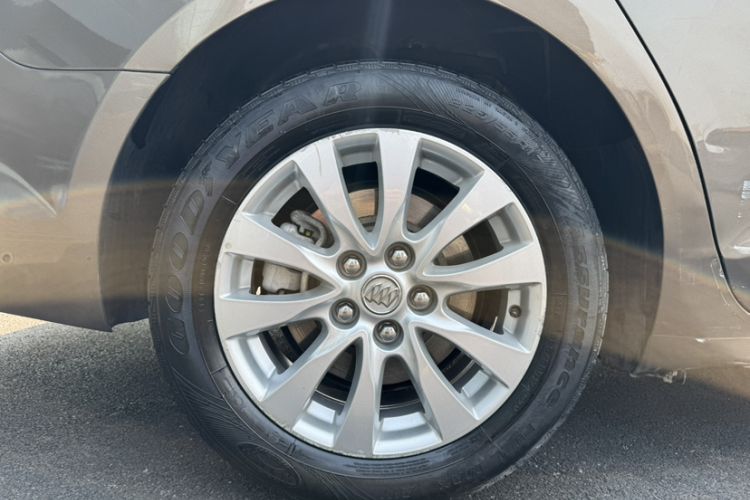 Used Buick LaCrosse 2013 2.4L SIDI Leading Comfort Version Exterior 2