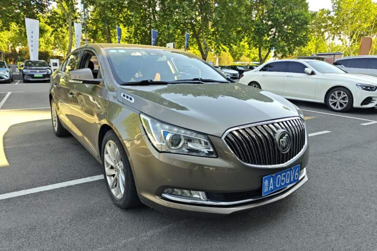 Used Buick LaCrosse 2013 2.0T SIDI Smart Luxury Flagship Edition Front Right 45 Deg