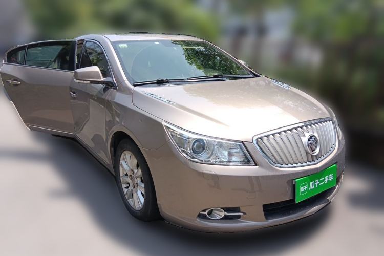 Used Buick LaCrosse 2013 2.4L SIDI Elite Comfort Version Front Right 45 Deg