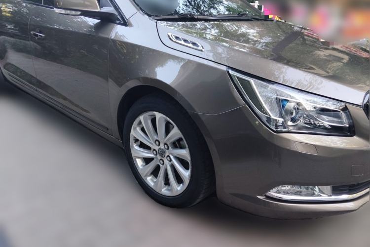 Used Buick LaCrosse 2013 2.4L SIDI Luxury Comfort Edition Front Right 45 Deg