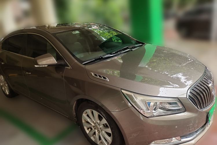 Used Buick LaCrosse 2013 2.4L SIDI Leading Comfort Version Front Right 45 Deg