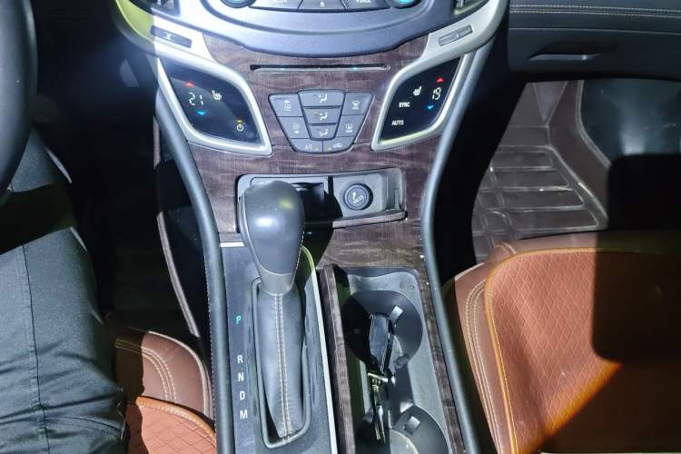 Used Buick LaCrosse 2013 2.4L SIDI Elite Comfort Version Gear Lever