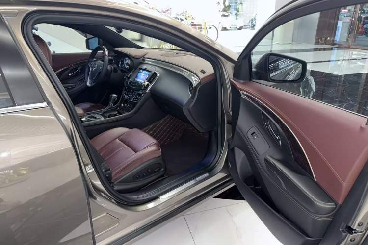 Used Buick LaCrosse 2013 2.0T SIDI Smart Luxury Flagship Edition Interior 4