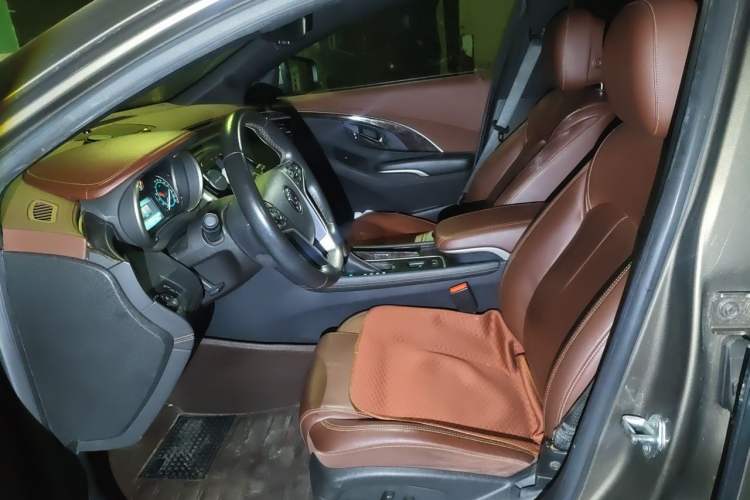 Used Buick LaCrosse 2013 2.4L SIDI Elite Comfort Version Left Front Seat