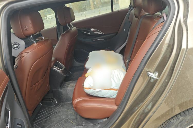 Used Buick LaCrosse 2013 2.4L SIDI Elite Comfort Version Left Rear Seat
