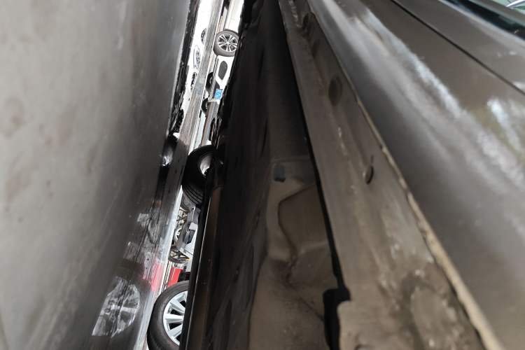 Used Buick LaCrosse 2013 2.4L SIDI Leading Comfort Version Left Side Sill