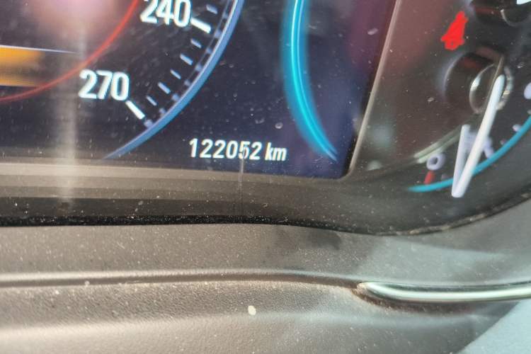 Used Buick LaCrosse 2013 2.4L SIDI Luxury Comfort Edition Odometer Close Up