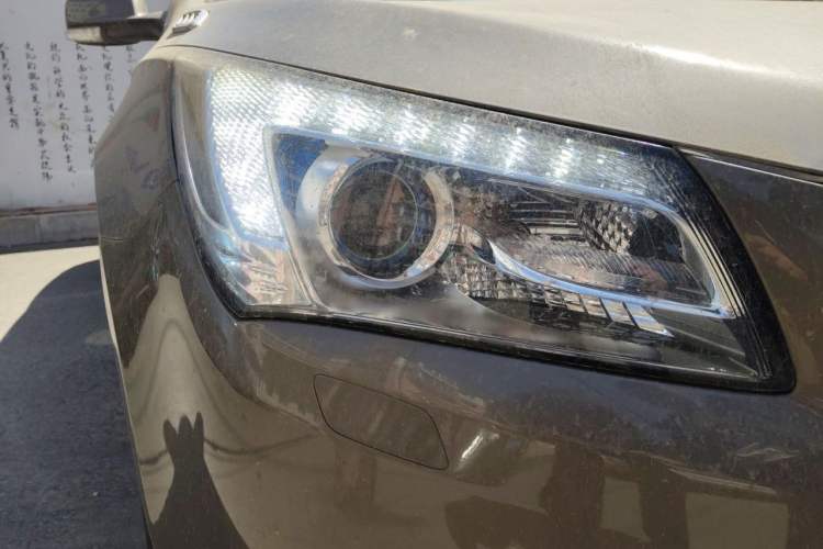Used Buick LaCrosse 2013 2.4L SIDI Elite Comfort Version Right Front Headlight
