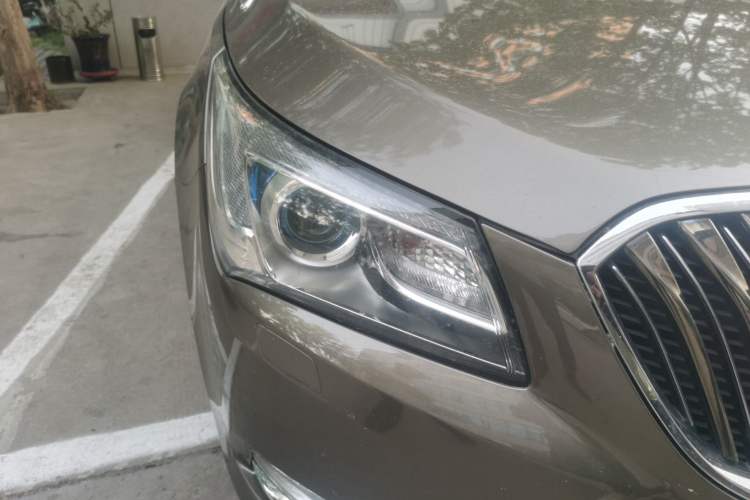 Used Buick LaCrosse 2013 2.4L SIDI Elite Comfort Version Right Front Headlight